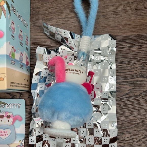Hello Kitty Miniso Summer Tan Series Confirmed Cherry Smoothie Aroma Pendant - Picture 3 of 9